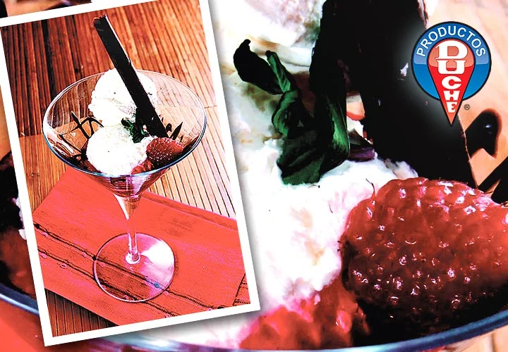 Helado de coco con salsa de frambuesas