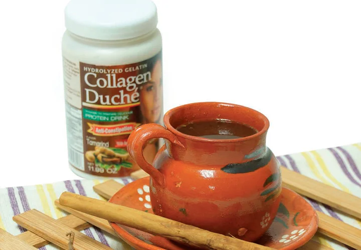 Ponche de tamarindo con ciruelas