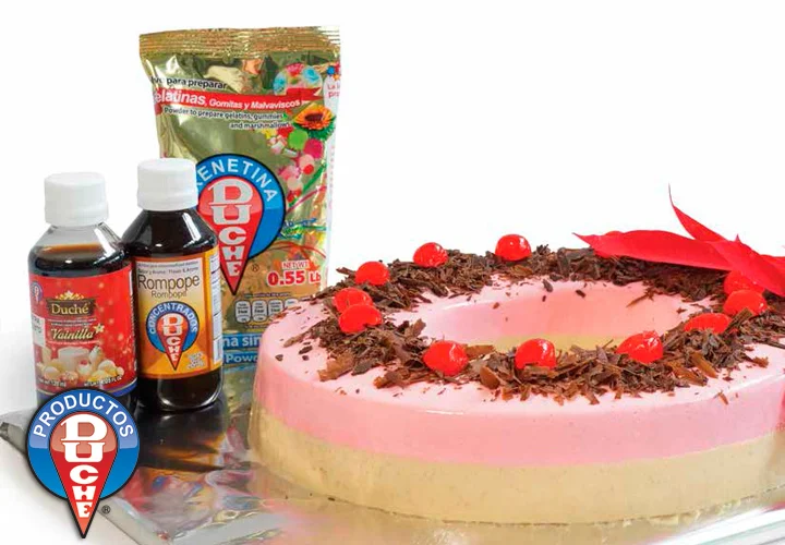 Rosca de frutos rojos con queso y rompope